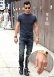 Justin Theroux Flashes a Ring on His Left Ring Finger