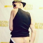 Justin Bieber Shows Off His Naked Bum
