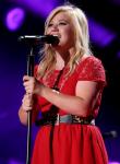 Kelly Clarkson Debuts 'Tie It Up' at CMA Music Festival