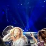 Beyonce Knowles' Hair Gets Tangled in Concert Wind Machine