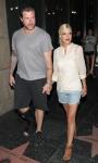 Tori Spelling Ignores Dean McDermott Cheating Report, Sends Christmas Messages