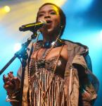 Video: Lauryn Hill Lectures Fans About 'Respect' After Coming Late to Concert