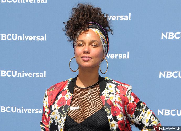 Alicia Keys Goes Makeup Free, Pens Powerful Essay About Overcoming Her Insecurities