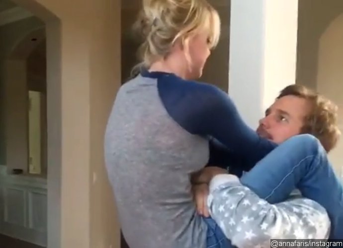 Anna Faris and Chris Pratt Learn a Dangerous Wrestling Move From Dave Bautista
