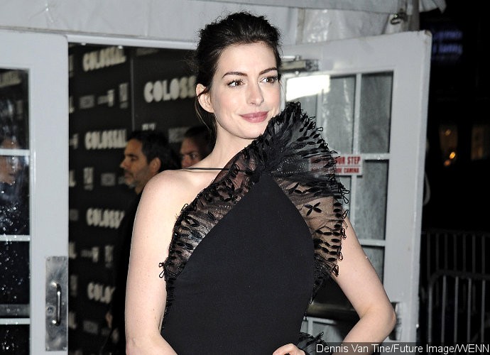 Anne Hathaway's Dress at 'Colossal' Premiere Is So Awkward She Couldn't Sit in It