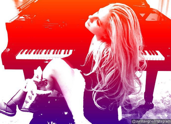 Avril Lavigne to Release Sixth Album in 2017