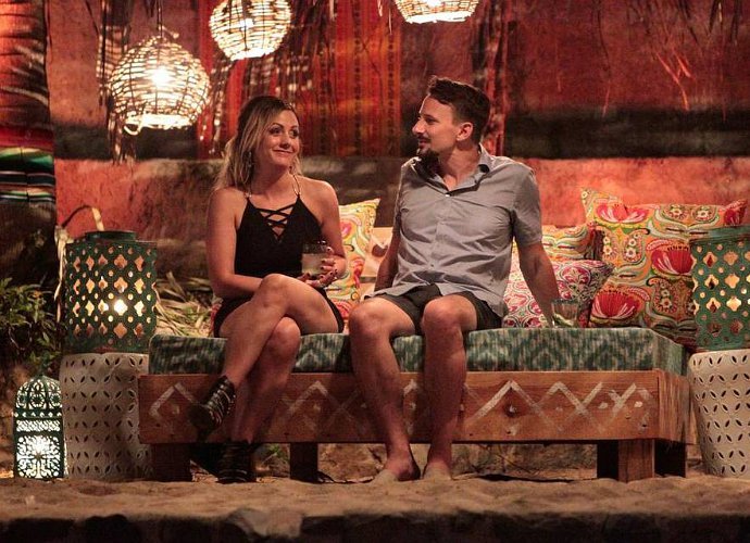 'Bachelor in Paradise' Recap: Evan Makes a Move on Amanda and Hooks Up With Carly