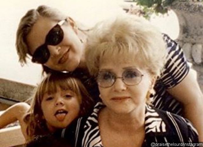 Billie Lourd Breaks Silence on Mom Carrie Fisher and Grandmother Debbie Reynolds' Deaths