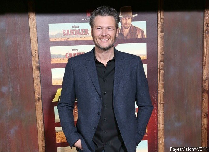 Blake Shelton Apologizes After Past Homophobic, Racist and Sexist Tweets Resurfaced