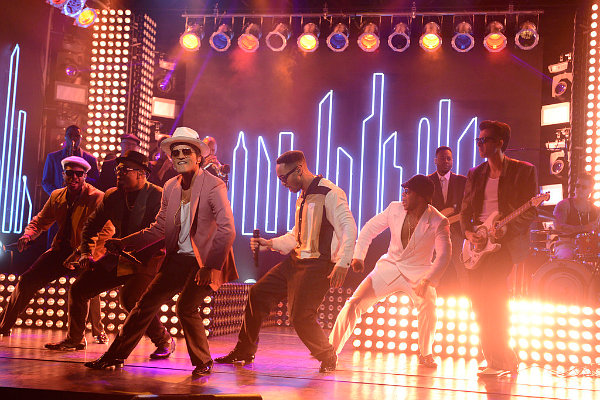 Video: Bruno Mars and Mark Ronson Rock 'Saturday Night Live'