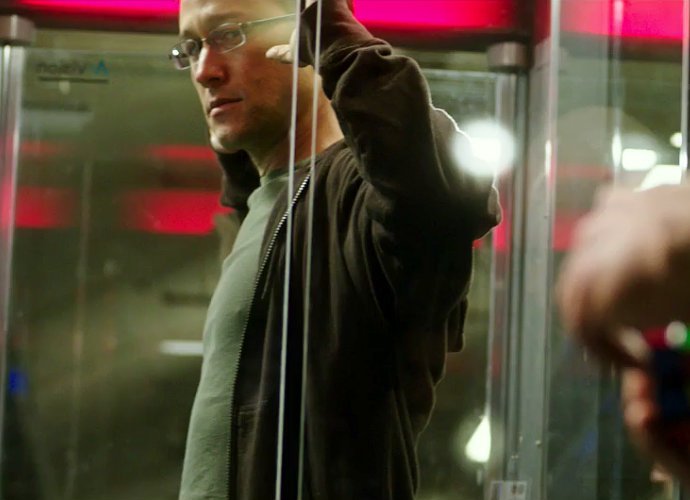 Comic-Con: Joseph Gordon-Levitt Is a Spy in New 'Snowden' Trailer