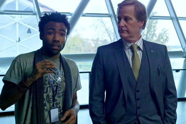 Donald Glover Explains His Plan to Jeff Daniels in 'The Martian' New Clip