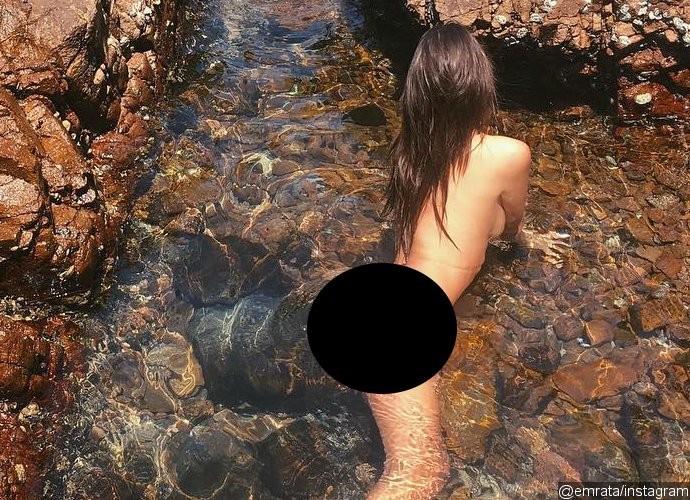 Emily Ratajkowski Goes Fully Naked During Mexican Getaway - See the Raunchy Snap