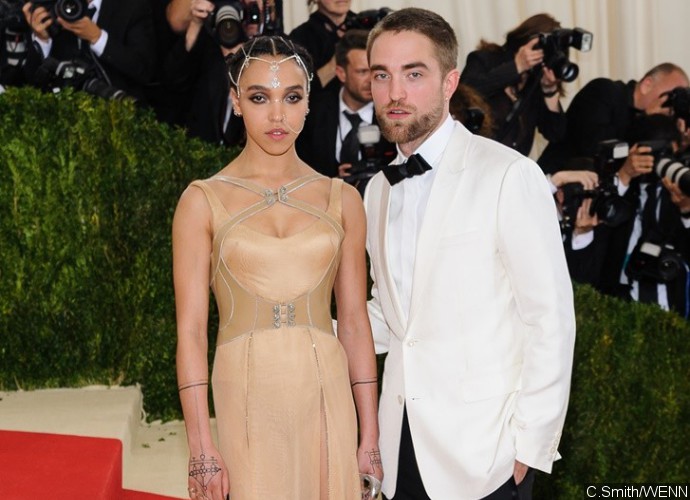 FKA twigs Ditches Her Engagement Ring When Arriving at LAX With Robert Pattinson