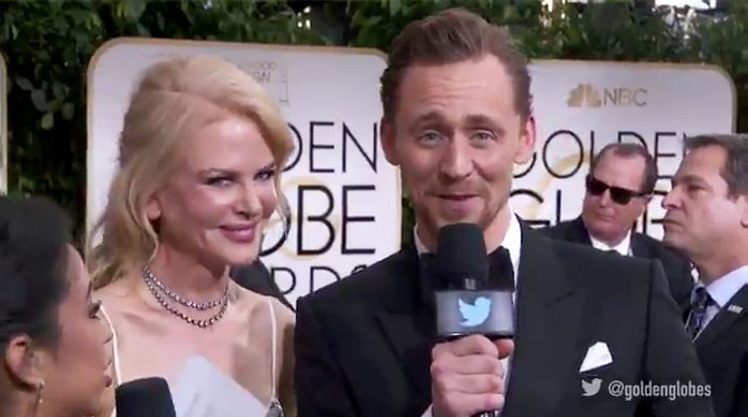 Golden Globes 2017: Nicole Kidman Hilariously Crashes Tom Hiddleston's Red Carpet Interview