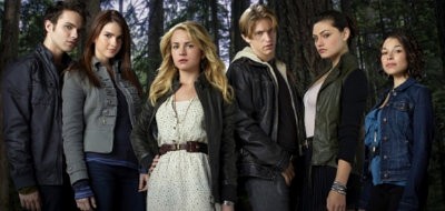  Britt Robertson plays a girl who just learns that she is a witch on 'The Secret Circle' 