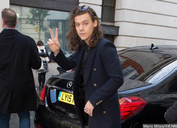 Harry Styles Spotted Holding Hand With Mystery Brunette in London