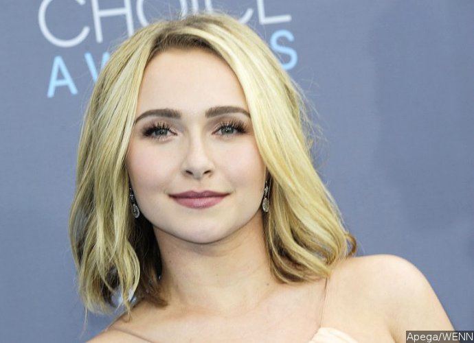 Hayden Panettiere Pictured Without Engagement Ring After Treated for Postpartum Depression
