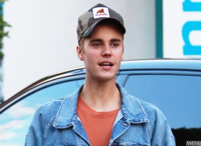Justin Bieber 'Loves' Popping His Pimples Just to Get Attention