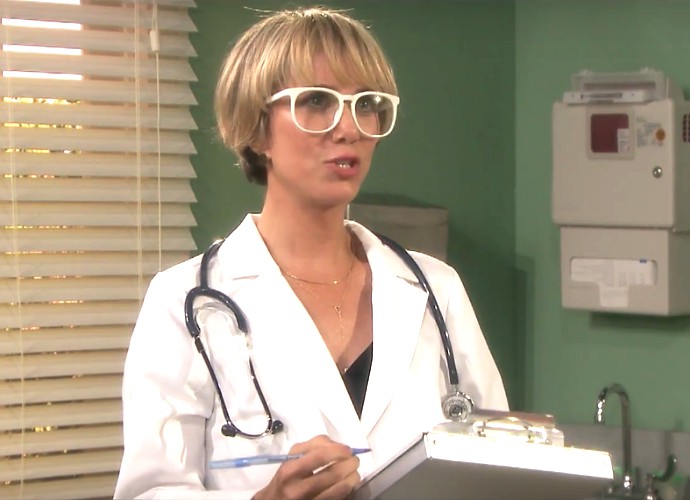 Kristen Wiig Joins Jimmy Fallon in Funny Doctor Skit of New Mad Lib Theater