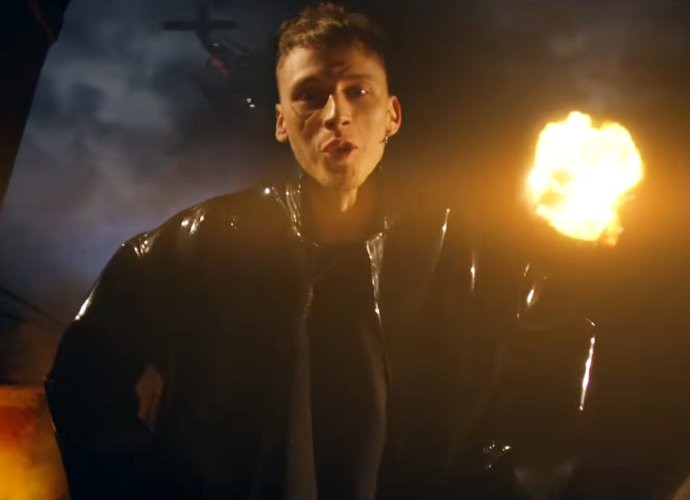 Machine Gun Kelly Premieres 'The Matrix'-Themed Video for 'The Gunner'