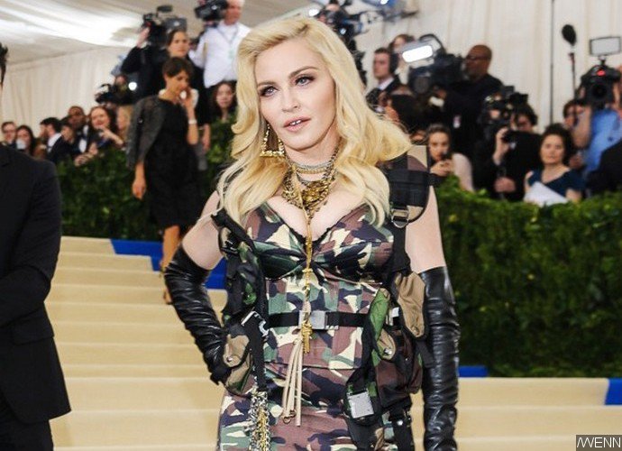 Madonna Dumped by Tupac Shakur Because of Her Skin Color