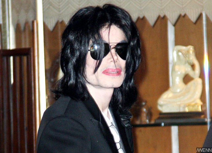Is That Michael Jackson? Late Singer Is Believed to Make Appearance in Daughter Paris' Selfie