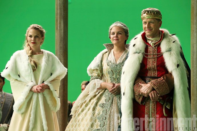 'Once Upon a Time' Goes Royal in Sneak Peeks of Winter Finale