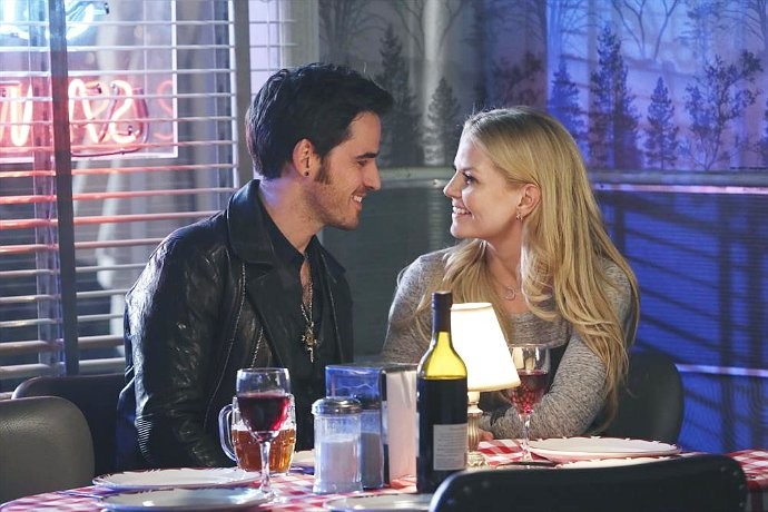 'Once Upon a Time': Musical Episode Will Be Based on Emma and Hook's Wedding