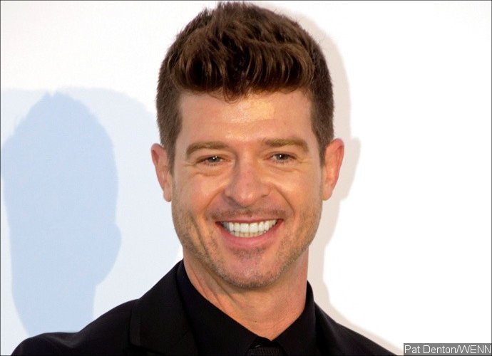 Robin Thicke Got 'Very Drunk' and Fought With Girlfriend After Dad Alan Thicke's Death