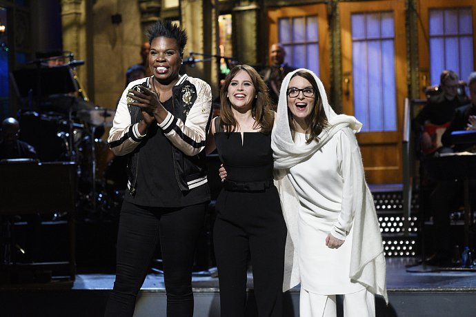 'Saturday Night Live': Watch Tina Fey Join Felicity Jones to Pay Tribute to Carrie Fisher