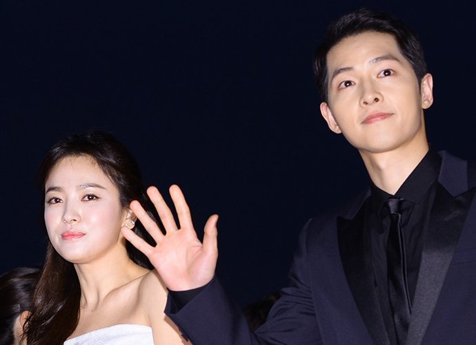 Report: Song Joong Ki and Song Hye Kyo's Parents Meet for the First Time