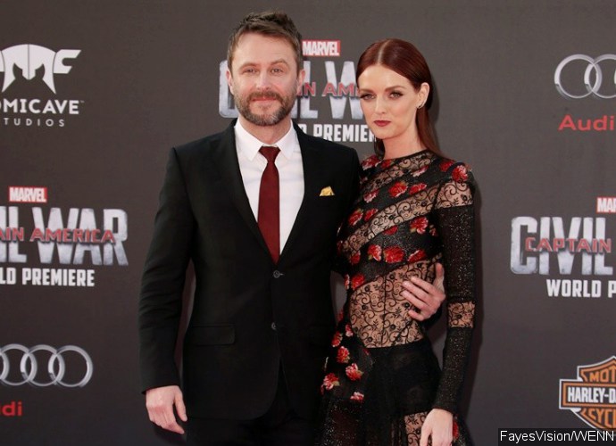 'Talking Dead' Host Chris Hardwick Marries Actress Lydia Hearst