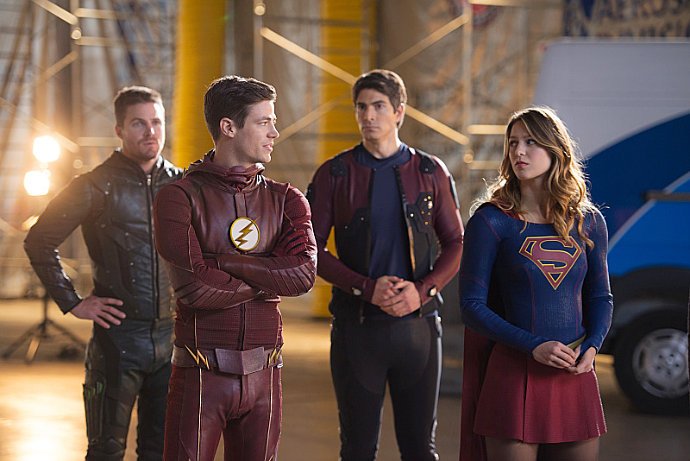 The CW Superhero Crossover Photos: Laurel Lance Returns and Is Getting Married in 'Invasion!'