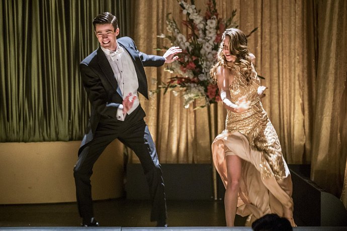 'The Flash' / 'Supergirl' Musical Crossover Pics Feature Darren Criss and 'Legends of Tomorrow' Star