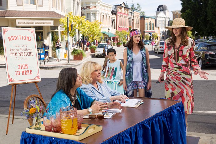 This New 'Gilmore Girls' Revival Teaser Image Sparks Pregnancy Speculation