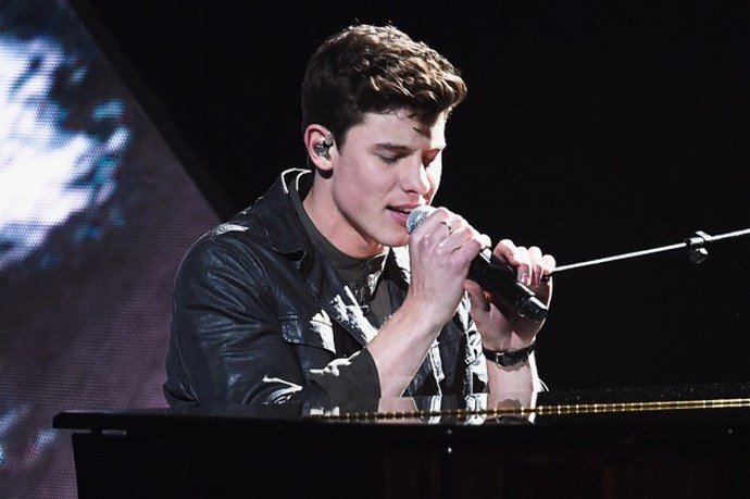 Watch: Shawn Mendes Makes His 'SNL' Debut