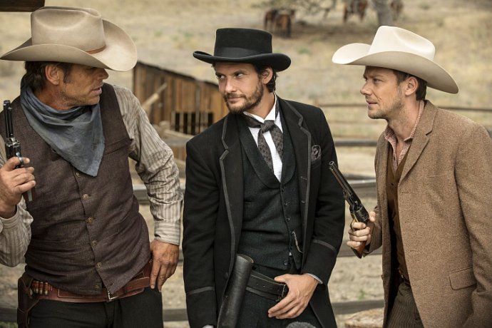 'Westworld' Star Responds to the Man in Black Theories