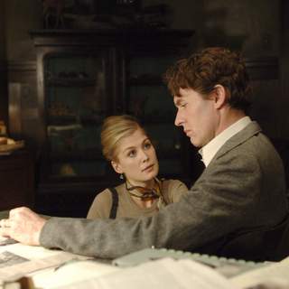 Stephen Dillane as Jakob and Rosamund Pike as Alex in Samuel Goldwyn Films' Fugitive Pieces (2008)