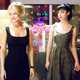 Alice Eve stars as Molly and Krysten Ritter stars as Patty in DreamWorks SKG's She's Out of My League (2010)