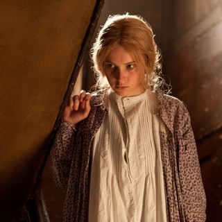The Invisible Woman Picture 7