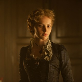 The Invisible Woman Picture 9