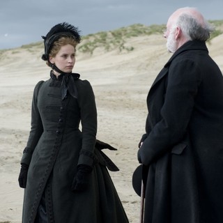 The Invisible Woman Picture 17