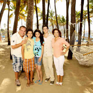 David DeLuise, Jake T. Austin, Selena Gomez, David Henrie and Maria Canals-Barrera in Disney Channel's Wizards of Waverly Place: The Movie (2009)