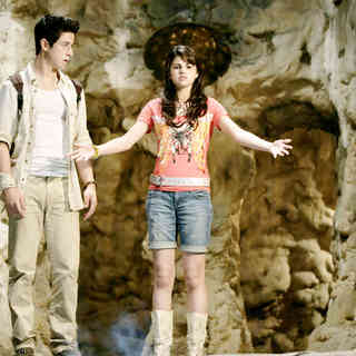 Wizards of Waverly Place: The Movie Picture 11