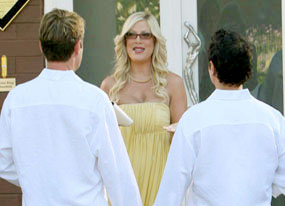 Tori Spelling Officiated Same-Sex Couple on "Tori & Dean: Inn Love"