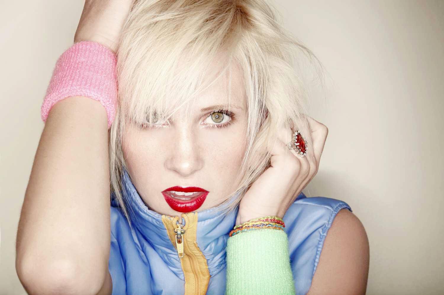 Newcomer Lucy Walsh Offers Upbeat '80s Driven Album
