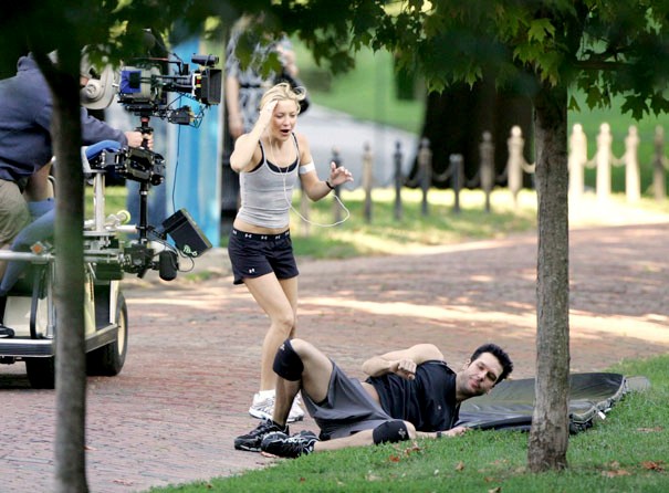 New Bachelor No. 2 On-Set Image Picturing Kate Hudson and Dane Cook