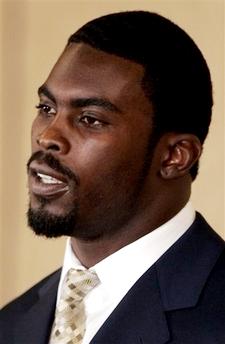 Michael Vick Voluntarily Surrendered to U.S. Marshals to Begin Dogfighting Sentence Early
