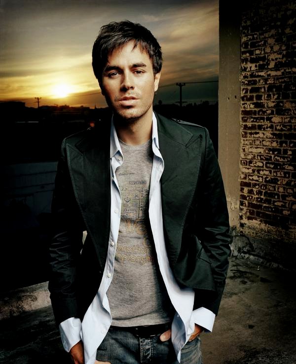 Video Premiere: Enrique Iglesias' 'Can You Hear Me'